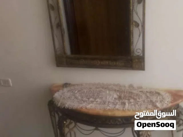 مرايا ومدخل للبيع