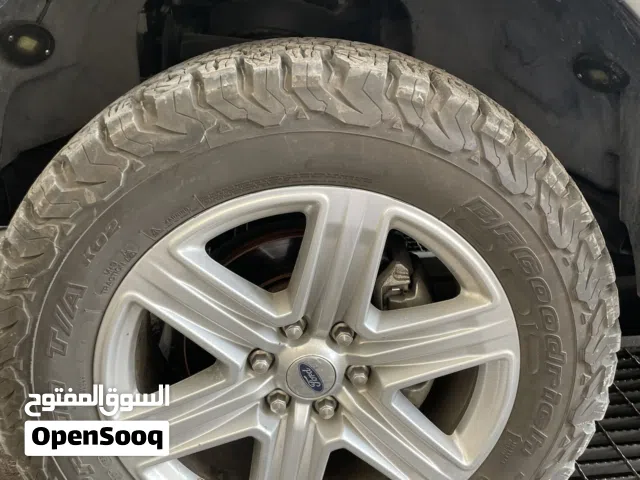 إطارات مع رنجات مقاس 20 الإطارات شبه جديدة