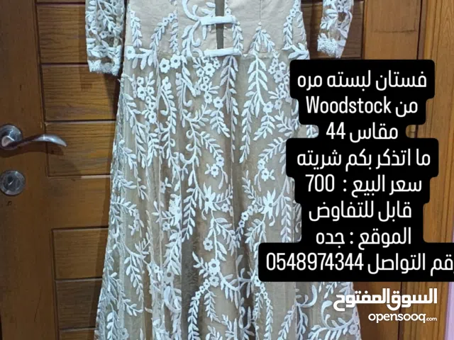 فساتين للبيع