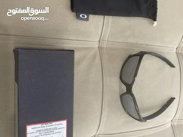 نظارة أوكلي مستعملة نظيفة بالعلبة
