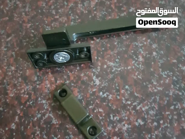 مقبض وقفل نافذة من الالمنيوم