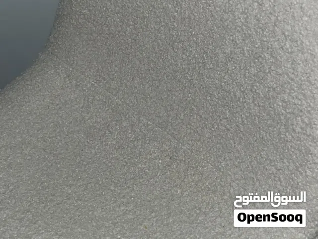 للبيع: طاولة طعام أنيقة مع 4 كراسي