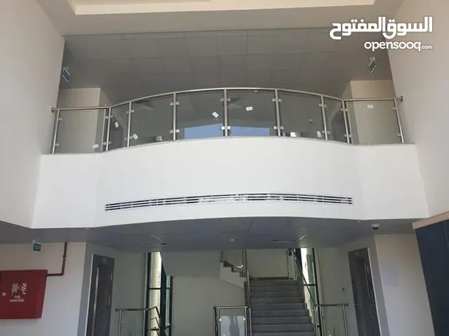 معلم زجاج ومرايا وسيكوريت ودبل وتركيب وتفصيل جميع انواع الزجاج وللمرايا وتركيب جميع زجاج الطاولات