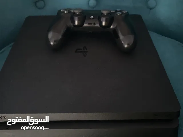 Ps4 slim with two games