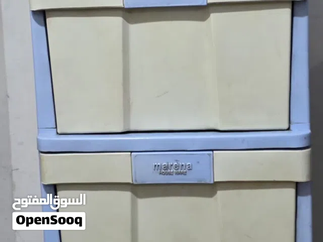 خزانة بلاستيك شبه جديدة
