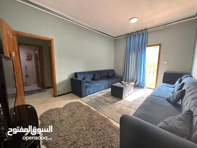 باطلالة شارع الشيخ خليفة - شقة مميزة جدا غرفة وصالة قريب من مدرسة الحكمة للايجار الشهري