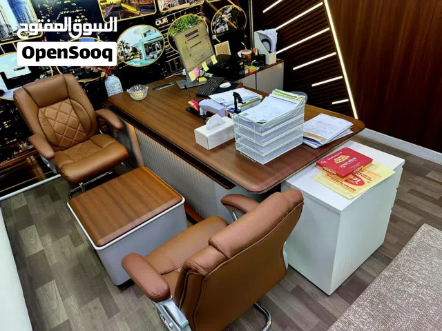 للبيع مكتب إداري فاخر مع كامل ملحقاته