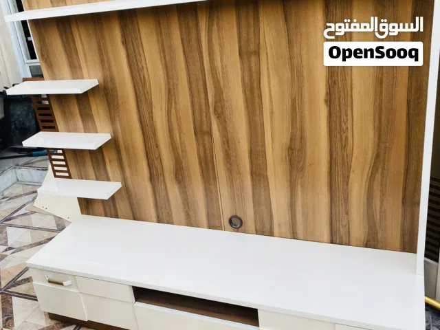ميز تلفزيون للبيع