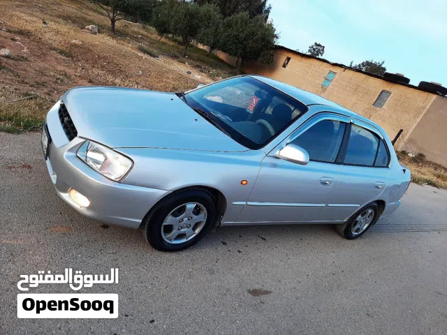 2000 هيونداي فيرنا S