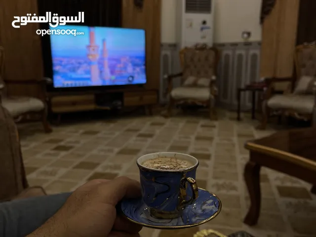 مكان محل للبيع مع الديكور وبضاعة