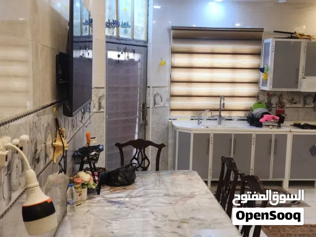 بيت للبيع في المربع ذهبي لحي المهندسين مساحه 242 م طابقين يصلح لعائله كبيره أو عائلتين