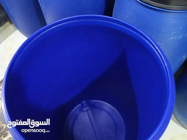 براميل بلاستيك نضاف بحاله الوكاله