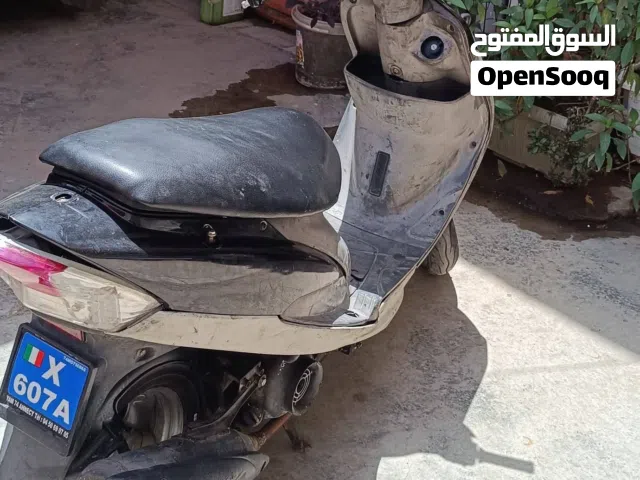 2004 ياماها XMAX