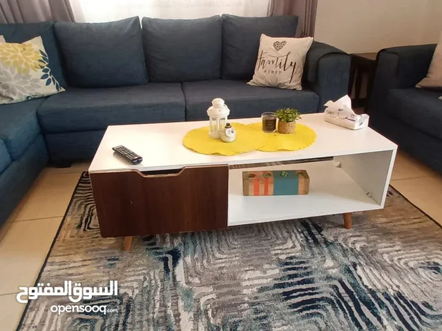 كنب كورنر مع طاولة نص مع طاولة شاشة كلهم طقم كامل