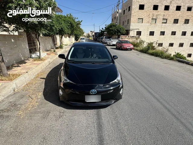 تويوتا بريوس 2017 اسود ملوكي نظيفة