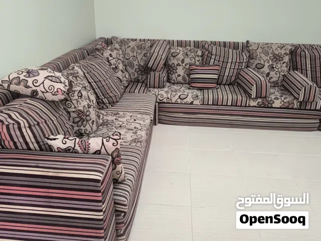 جلسة كنب 8 متر تسع تقريبا 16 شخص