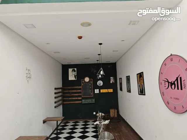 للايجار محل تجاري في قلالي واحات المحرق على شارع رئيسي