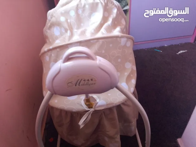 مرجيحة chicco شغالة بحاجة لغطاء البكريه نطنيطة شغاله بحالة ممتازة نوعة فيشر برايز اوروبي سرير هزاز