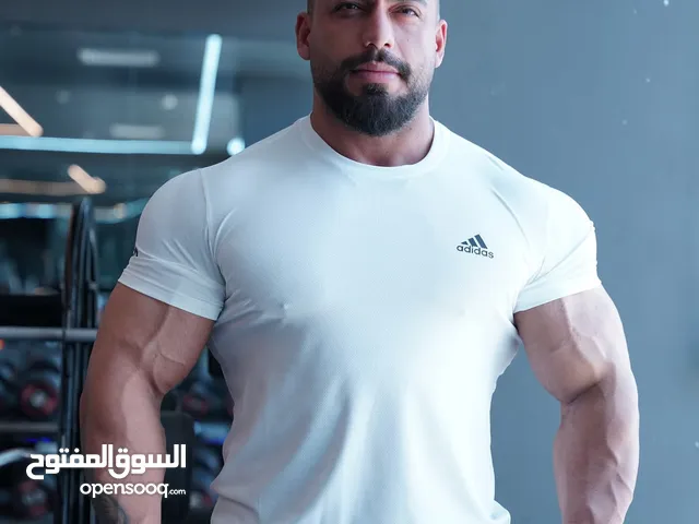 تشيرتات رياضة ماركة اديداس