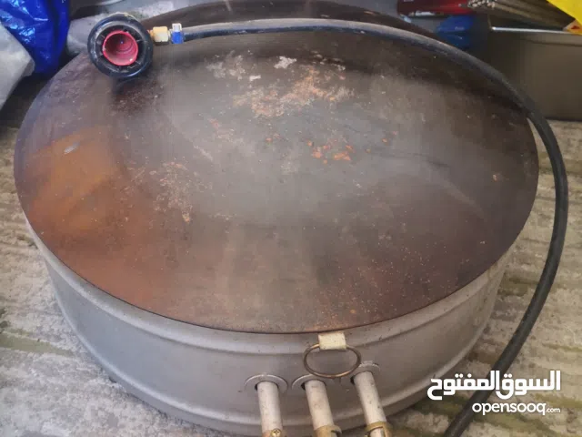 صاج حجم كبير 25 دينار مكينة كريب 2زهر استعمال خفيف 70 دينار