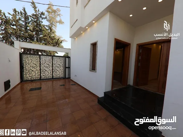 400 m2 5 Bedrooms Villa for Rent in Tripoli Al-Serraj
