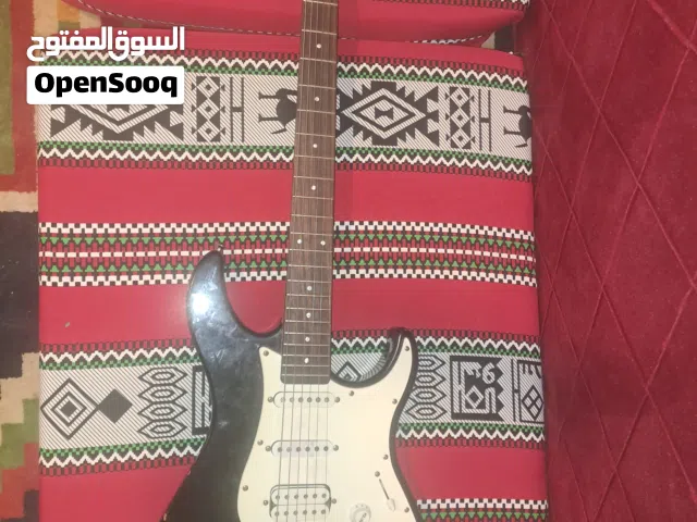 قيتار ياماها كهربائي بالسبيكرة متاعه وبضاعته كلها