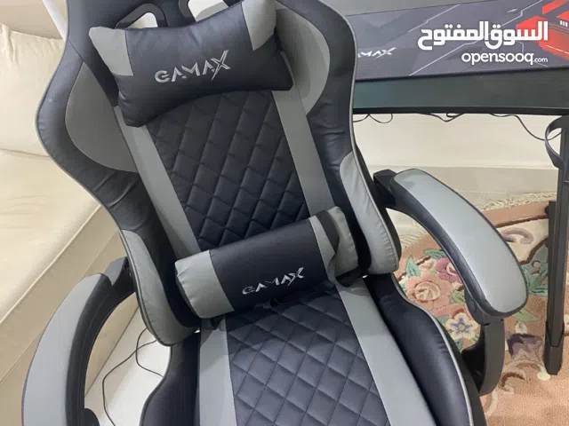 كرسي العاب قيمنق مع طاوله العاب قيمنق استعمال خفيف