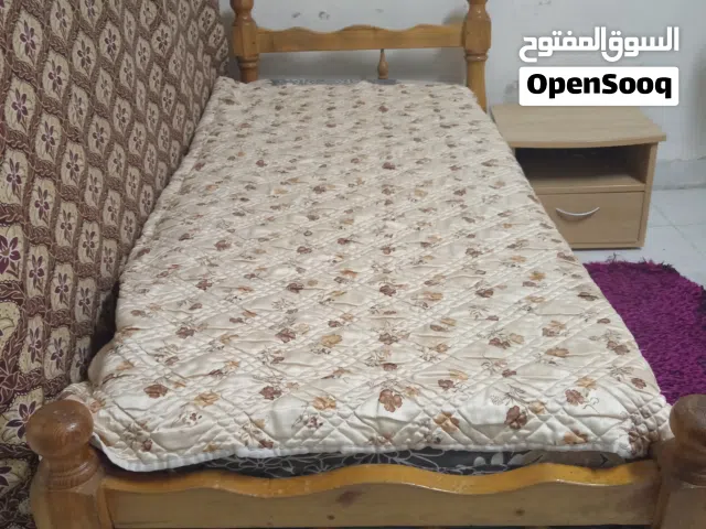 تخت مفرد بحالة ممتازة