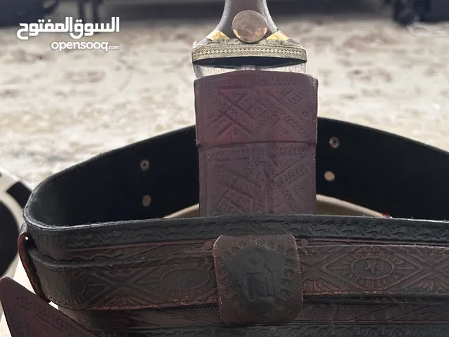 جنبيه ( خنجر )جلد قديمه صنع يدوي