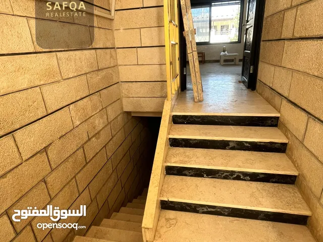 380 m2 5 Bedrooms Townhouse for Rent in Ramallah and Al-Bireh Sathi Marhaba