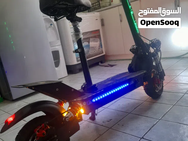 leno electric scooter with digital display for sale very less used, with wirelock and helmet free