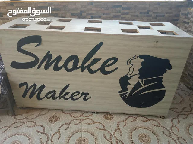 طاولة خشبية مستعملة