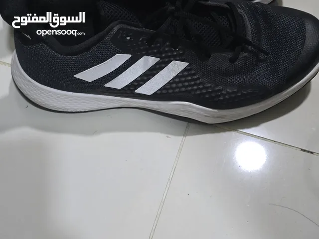 حذاء اديداس استخدام بسيط
