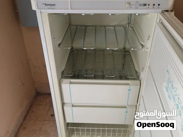 فريزر حالة الوكاله للبيع ناقصها غاز سعرو 10 دنانيرصناعة ايطاليه