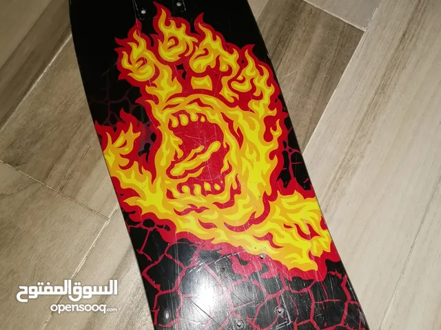 بورد مستورد شكل مميز وحصري من شركة santa cruz مناسب لاغلب الاوزان ممتاز للطرق والشوارع