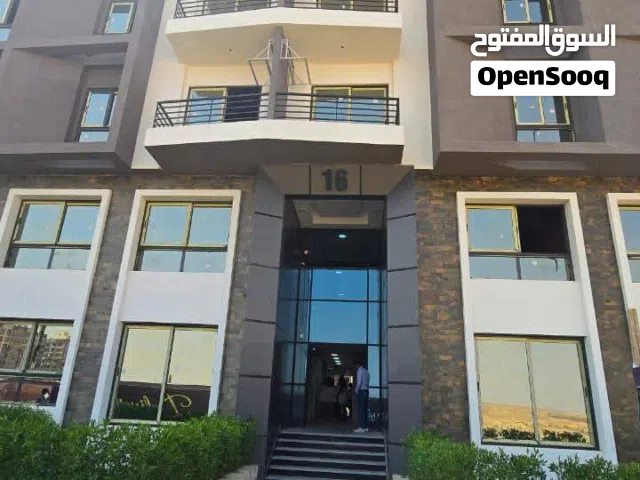 عاين و استلم شقه متشطبه للبيع تشطيبVip في الR7 168متر دايركت علي النهر الآخضر بجوار فندق الماسه