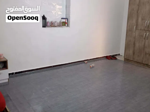 شقه اللبيع في سلماني الغربي قرب كوبري جديد دور اول علوي غرفتين صاله حمام مطبخ مربوعه ممر وبلكونين