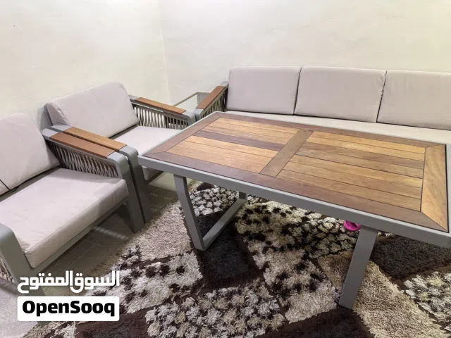 طقم مقعد مع 2 كرسي الايد حديد يصير حق ديوانيات وحدائق من غير الطااوله