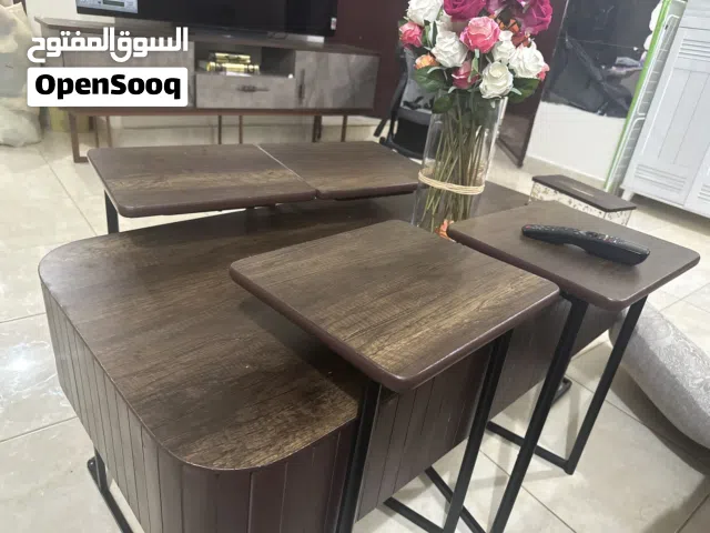 5 طاولات جانبية وطاولة رئيسية