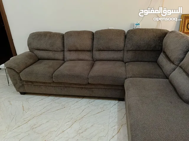 طقم كنب بشكل L بحالة ممتازة   L shape sofa in very good condition