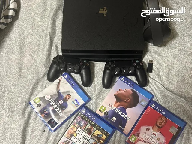 Ps4 pro + ايدتين للبليسيشن + سماعة بلوتث +الشاحن+للبليستيشن+ 4 سديات ومن ضمنهم العبة الشهيرة Gta5