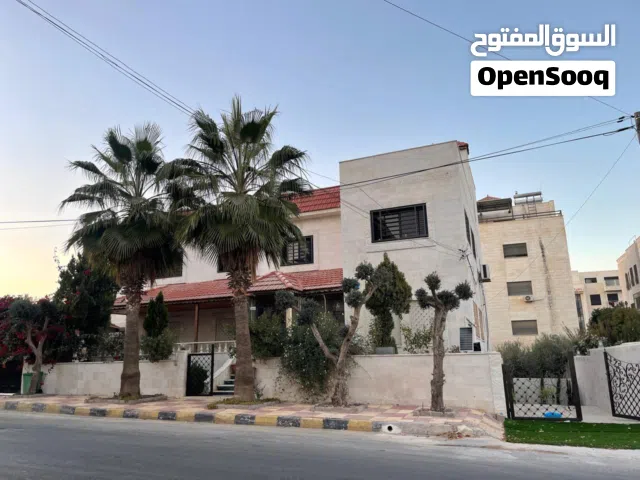 شقة طابقية جزء من ڤيلا للايجار في البنيات قرب جامعة البترا