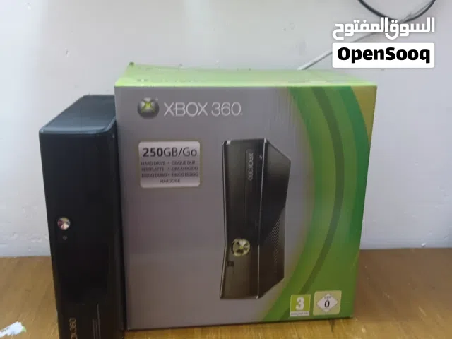 اكس بوكس 360 مستعمل قليل يجي وياه يده واحده واير ليس معه هارد 2