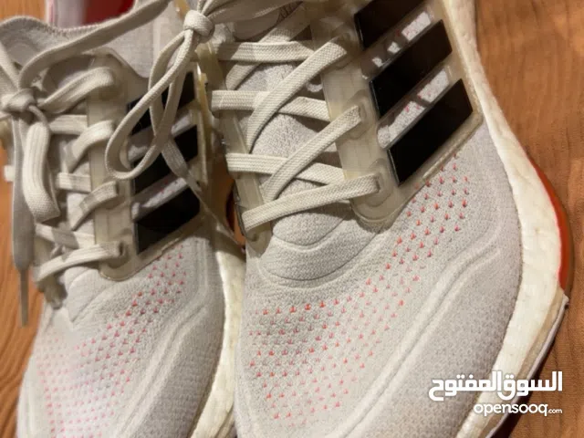حذاء Adidas Ultraboost أصلي (Size 37) - مريح جداً - حالة ممتازة
