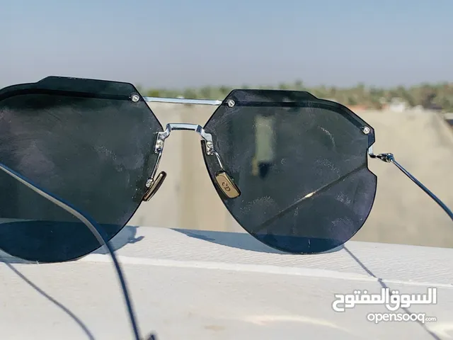 كروم و حماية من الاشعة فوق البنفسجية 100% إشتريها وحافظ ع عيونك لانها اغلى مالديك