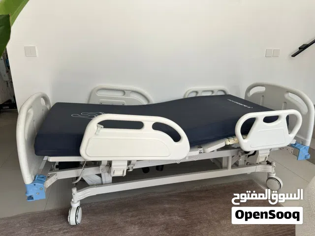 سرير طبي كهربائي كامل مع فرشه طبيه مستعمل اسبوعين فقط