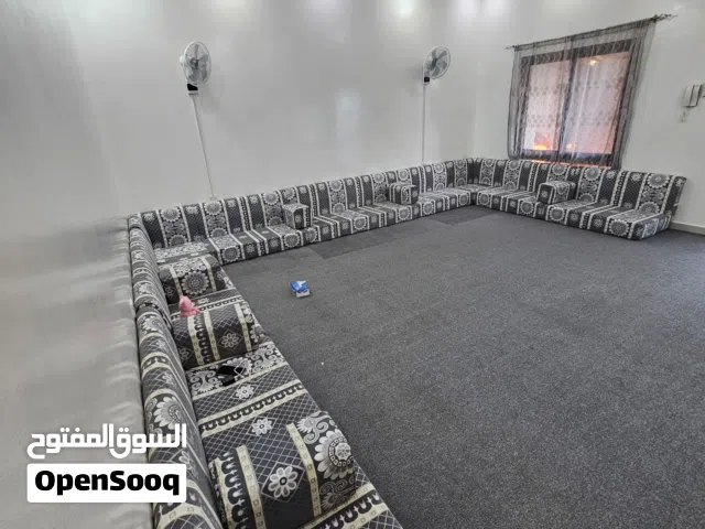 للبيع جلسة ارضية بحالة جيدة