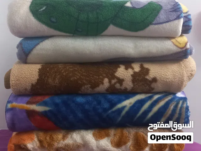 للبيع بداعي السفر حرامات (بطانية) من الامارات جذابة زاهية جميلة خامة ناعمة دافية مفرد ومجوز