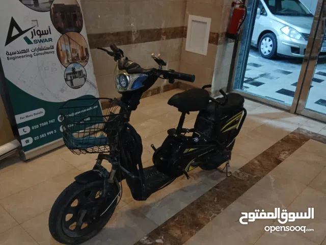 اسكوتر نضيف للبيع بسعر800قابل للتفاوض