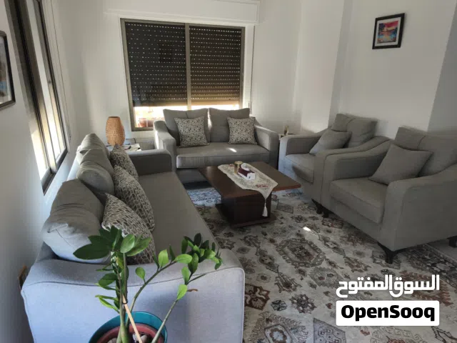 طقم كنب بحاله ممتازه 7 مقاعد